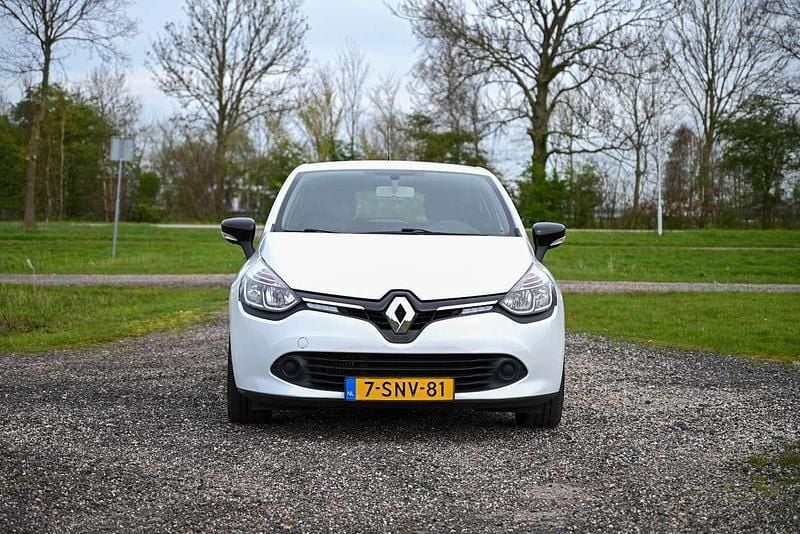 Wit Occasion 2013 Renault Clio IV Expression Hatchback | € 6.499 (Eerlijke prijs) - Afbeelding 1/4