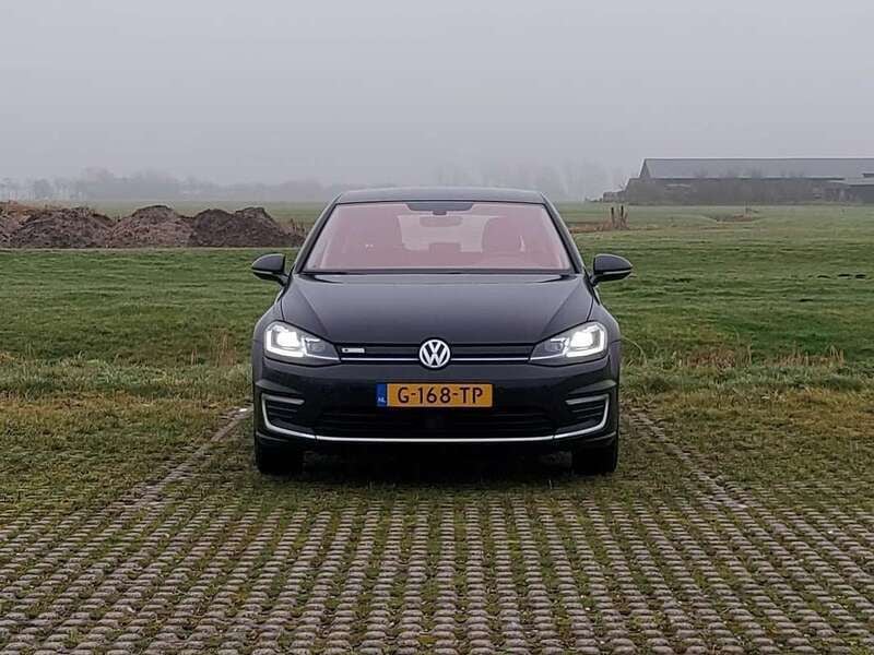 Zwart Gebruikt 2019 VW e-Golf Pro Hatchback | € 10.395 (Goede deal) - Afbeelding 1/4