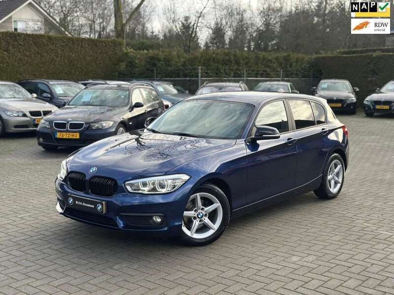 Blauw, metallic lak Gebruikt 2015 BMW 118 Sport Line Hatchback | € 11.950 (Iets duurder) - Afbeelding 1/4