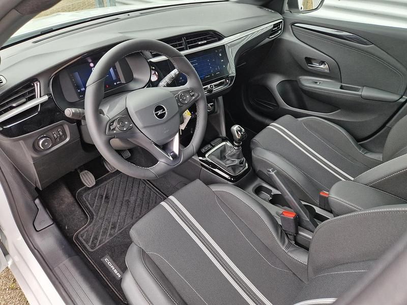 Occasion Opel Corsa 101 PK (74 kW) 2024 Wit Hatchback