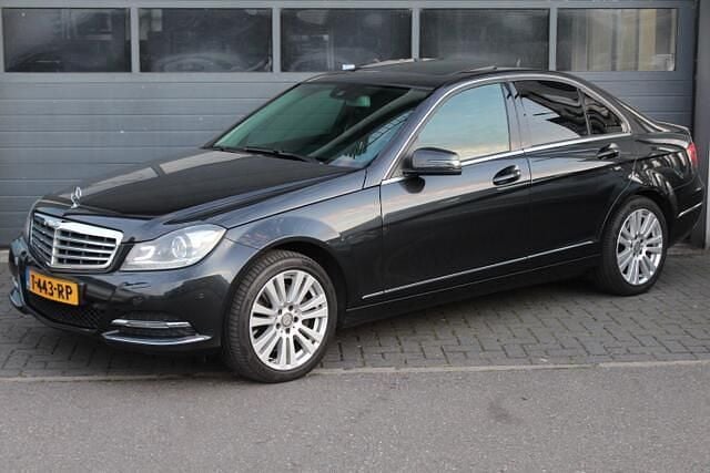 Zwart Gebruikt 2013 Mercedes C350 Elegance Sedan | € 11.749 (Goede deal) - Afbeelding 1/4