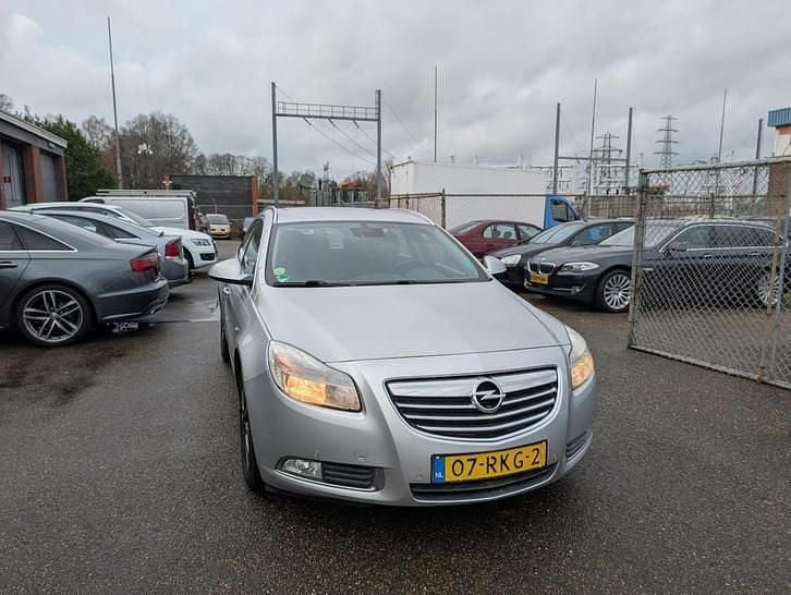 Grijs Gebruikt 2011 Opel Insignia Edition Stationwagen | € 2.500 (Eerlijke prijs) - Afbeelding 1/4