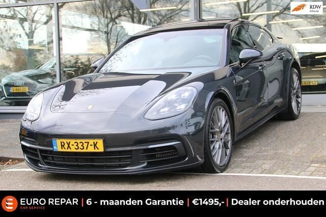 Grijs (metallic) Gebruikt 2018 Porsche Panamera Hatchback | € 52.995 (Super prijs) - Afbeelding 1/4