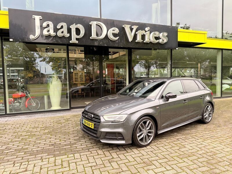 Grijs Gebruikt 2019 Audi A3 Sportback S-Line Hatchback | € 23.950 (Iets duurder) - Afbeelding 1/4