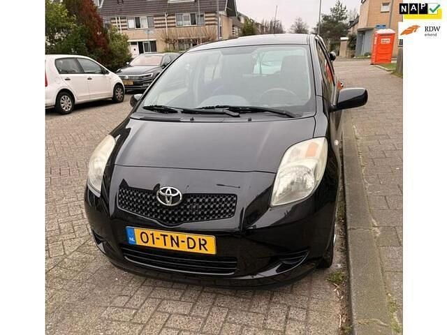 Zwart Gebruikt 2006 Toyota Yaris Hatchback | € 5.720 (Eerlijke prijs) - Afbeelding 1/4