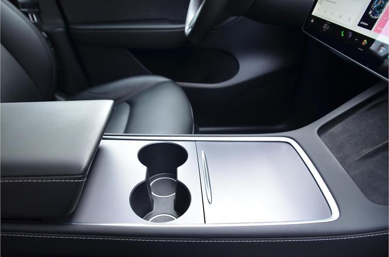 Occasion Tesla Model Y Long Range AWD 378 kW (514 PK) 2021 Wit SUV