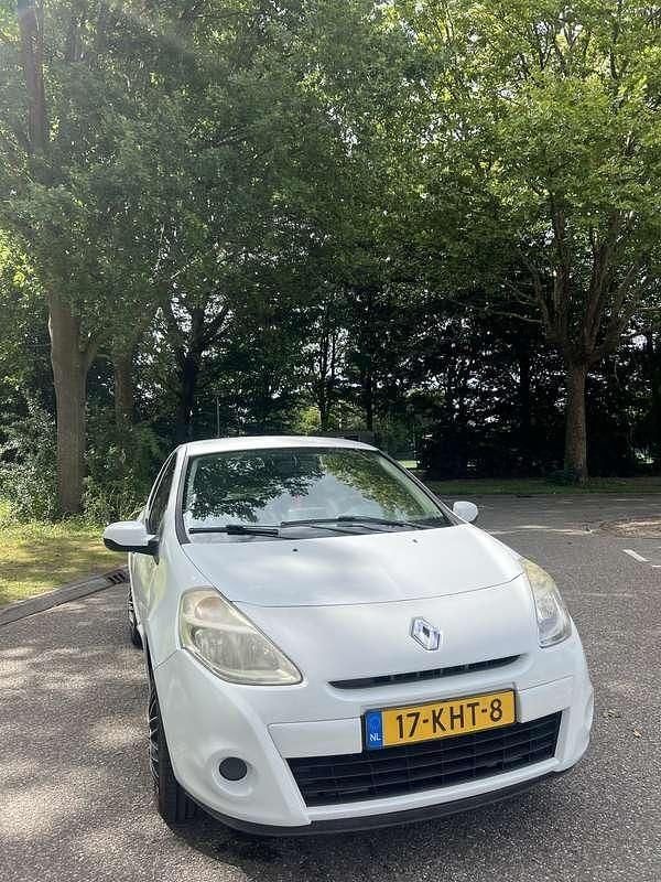 Occasion Renault Clio II 75 PK (55 kW) 2009 Wit Hatchback