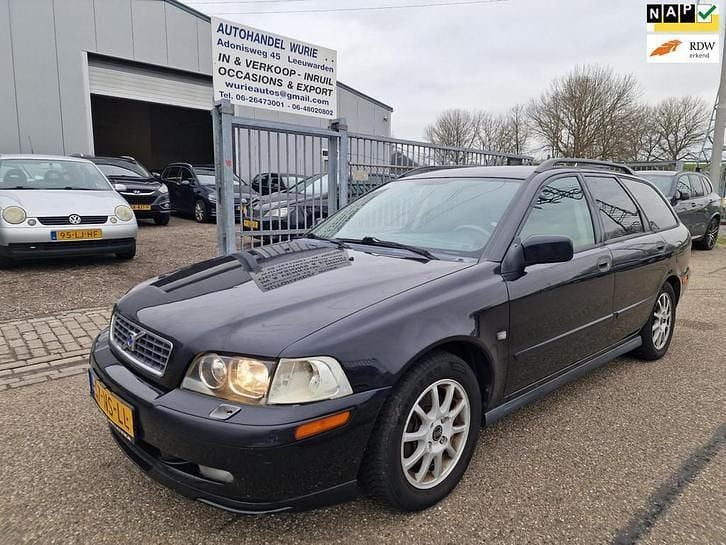 Zwart Gebruikt 2004 Volvo V40 Stationwagen | € 745 (Goede deal) - Afbeelding 1/4
