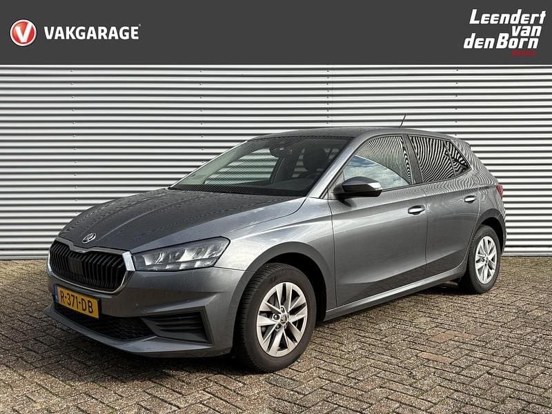 Grijs metallic Gebruikt 2022 Skoda Fabia Ambition Hatchback | € 15.495 (Eerlijke prijs) - Afbeelding 1/4