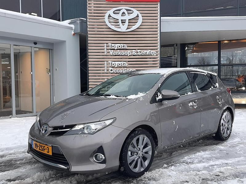 Bruin Gebruikt 2013 Toyota Auris Hybrid Hatchback | € 11.900 (Eerlijke prijs) - Afbeelding 1/4