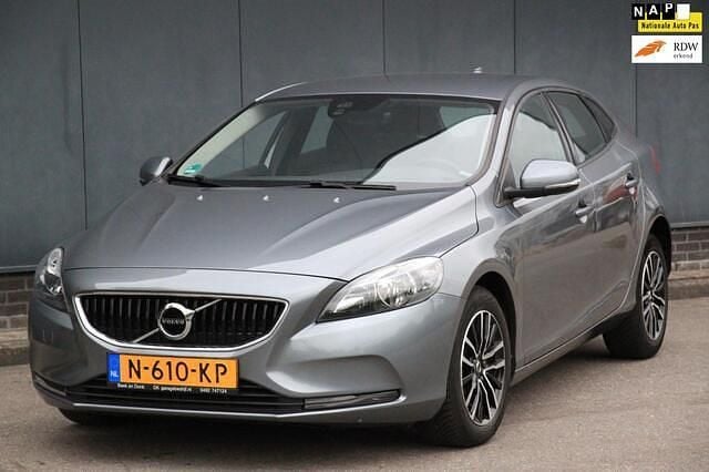 Grijs, metallic lak Gebruikt 2016 Volvo V40 Momentum Stationwagen | € 9.500 (Eerlijke prijs) - Afbeelding 1/4