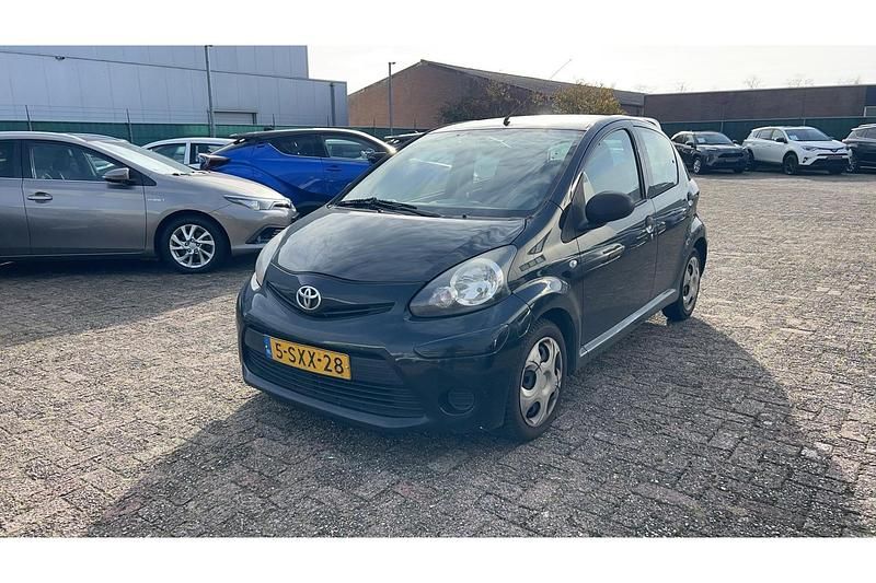 Zwart Occasion 2014 Toyota Aygo Hatchback | € 5.848 (Duur) - Afbeelding 1/1