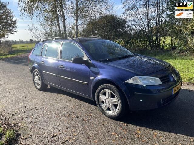 Blauw Gebruikt 2003 Renault Mégane GrandTour Stationwagen | € 1.350 (Eerlijke prijs) - Afbeelding 1/4