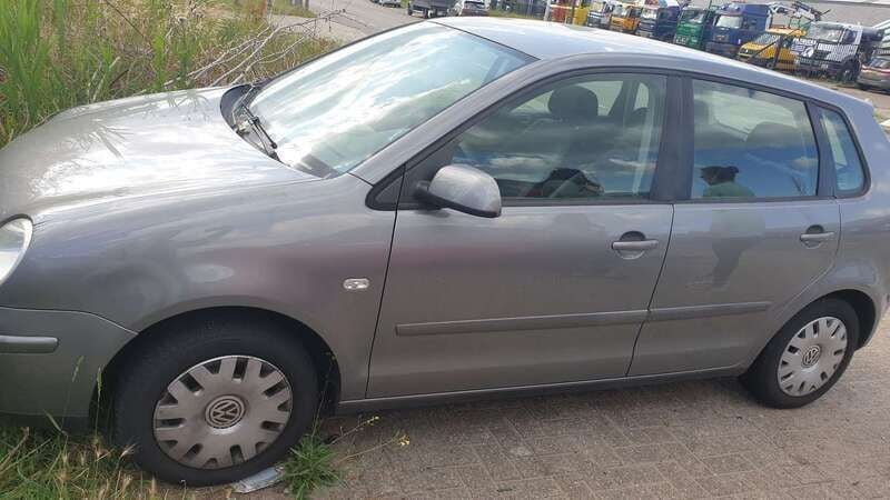 Zilver Gebruikt 2004 VW Polo Hatchback | € 500 (Super prijs) - Afbeelding 1/4
