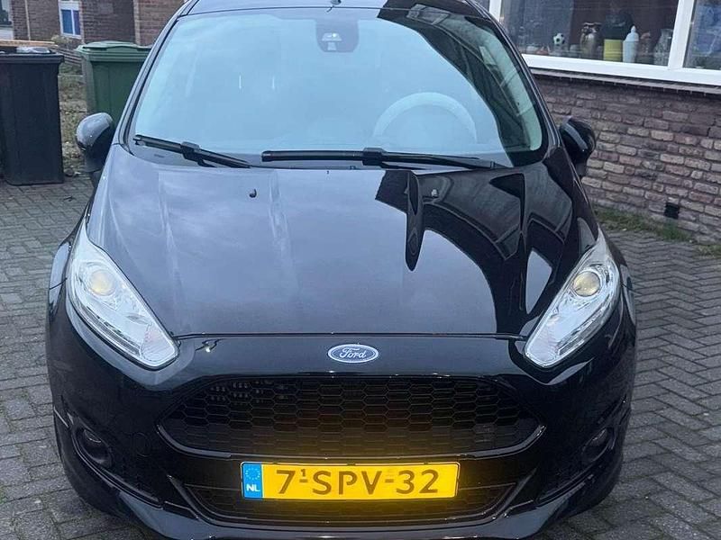 Zwart Occasion 2013 Ford Fiesta ST-Line Coupé | € 7.999 - Afbeelding 1/4