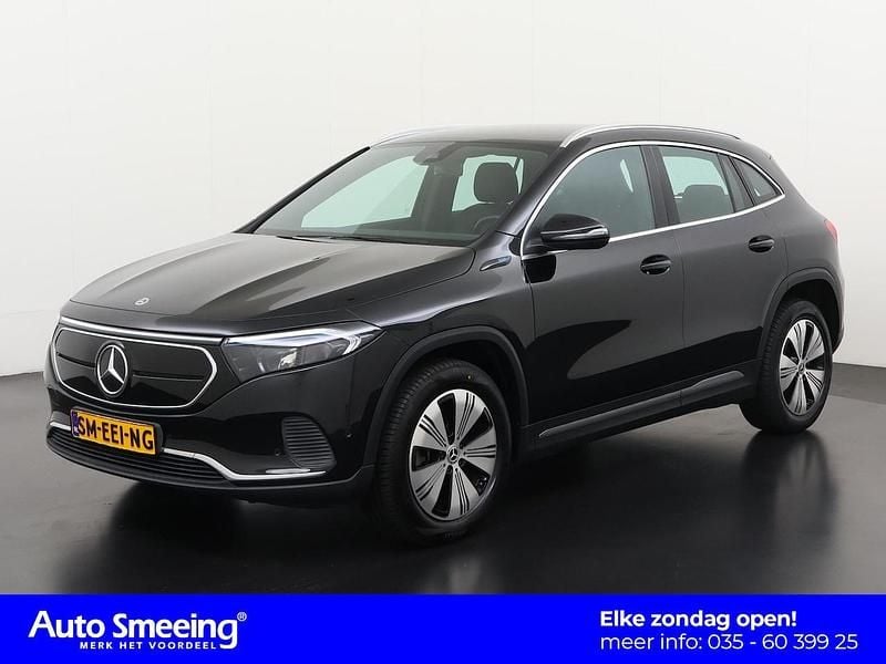 Cosmos black metallic finish (191u) Gebruikt 2021 Mercedes EQA250 Business SUV | € 28.895 (Super prijs) - Afbeelding 1/4