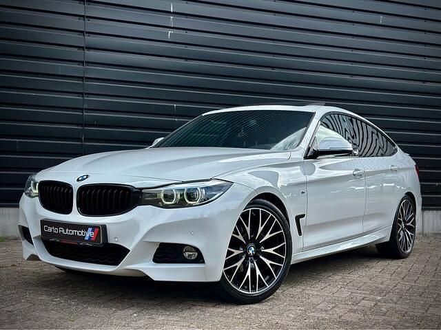 Wit / alpinweiss iii Gebruikt 2018 BMW 320 Basis Hatchback | € 24.950 (Eerlijke prijs) - Afbeelding 1/4
