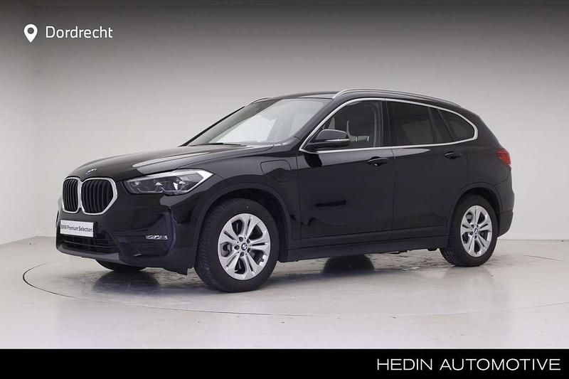 Zwart Gebruikt 2021 BMW X1 Comfort Edition SUV | € 36.895 (Eerlijke prijs) - Afbeelding 1/3