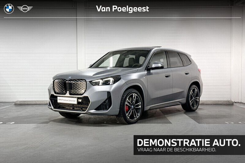 Grijs Gebruikt 2025 BMW iX1 M Sport SUV | € 45.900 - Afbeelding 1/4