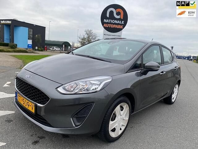 Grijs Gebruikt 2018 Ford Fiesta Trend Hatchback | € 5.499 (Goede deal) - Afbeelding 1/4