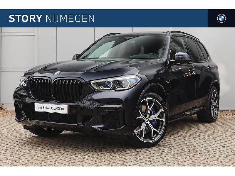 Zwart Occasion 2022 BMW X5 Comfort Edition SUV | € 62.450 (Eerlijke prijs) - Afbeelding 1/4