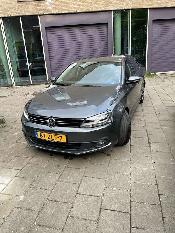 Grijs Gebruikt 2013 VW Jetta Sedan | € 6.250 (Eerlijke prijs) - Afbeelding 1/4