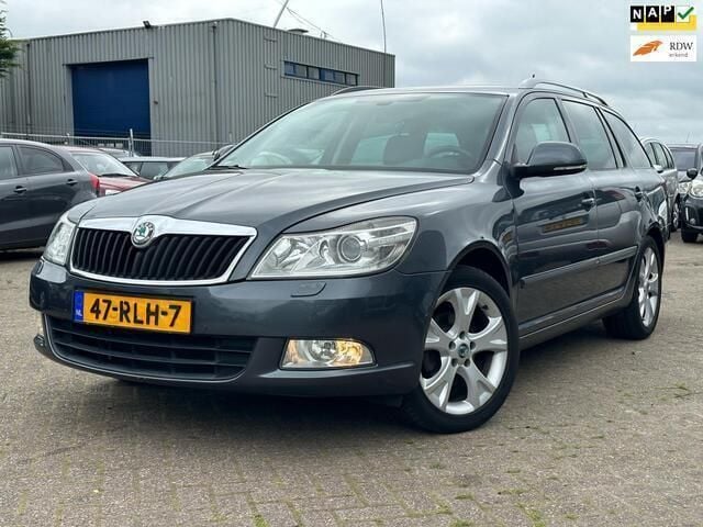 Grijs Gebruikt 2011 Skoda Octavia Business Line Stationwagen | € 3.750 (Super prijs) - Afbeelding 1/4