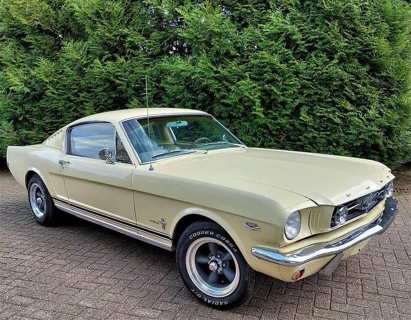Geel Gebruikt 1965 Ford Mustang Fastback Hatchback | € 55.000 - Afbeelding 1/4