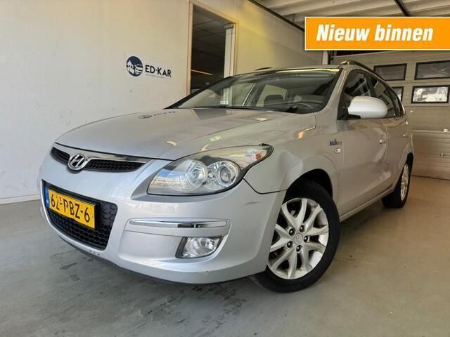 Grijs, metallic lak Occasion 2011 Hyundai i30 Stationwagen | € 2.995 (Goede deal) - Afbeelding 1/4