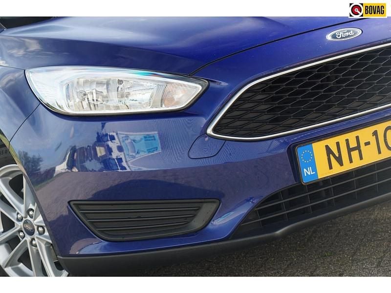 Blauw, metallic lak Gebruikt 2017 Ford Focus Limited Stationwagen | € 7.925 (Goede deal) - Afbeelding 1/4