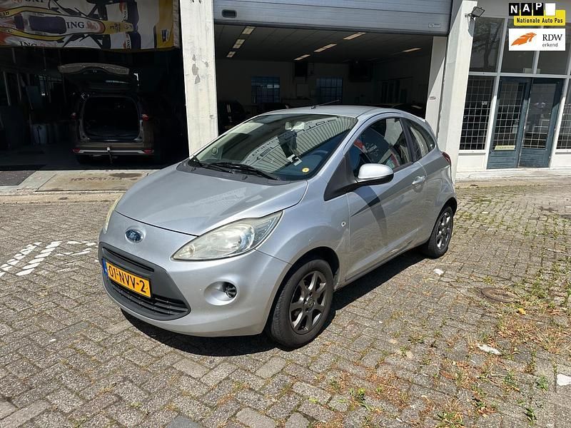 Grijs Occasion 2010 Ford Ka Cool & Sound Edition Hatchback | € 1.950 (Goede deal) - Afbeelding 1/4