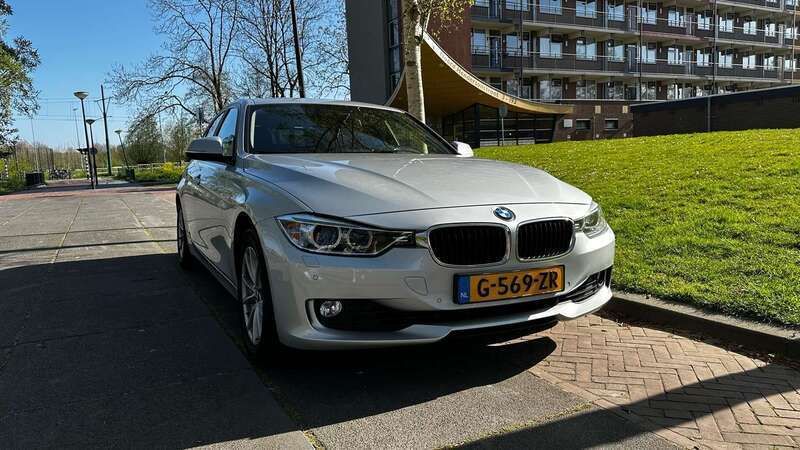 Zilver Gebruikt 2014 BMW 320 Executive Sedan | € 16.500 (Iets duurder) - Afbeelding 1/4