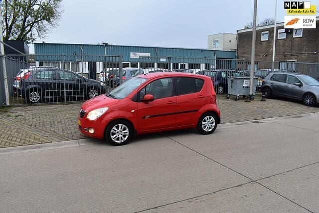 Rood (metallic) Gebruikt 2011 Opel Agila Edition Hatchback | € 4.750 (Eerlijke prijs) - Afbeelding 1/4