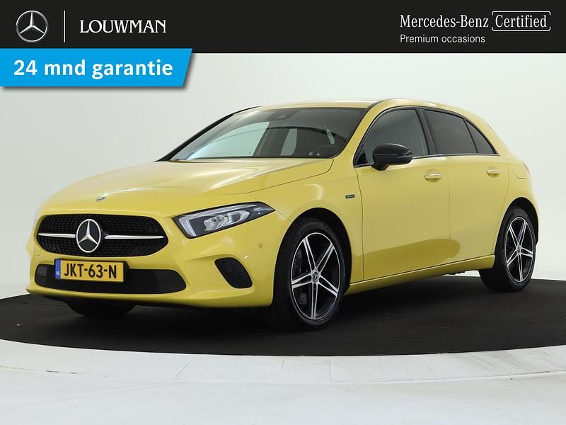 Geel Gebruikt 2022 Mercedes A250 Night Hatchback | € 29.750 (Eerlijke prijs) - Afbeelding 1/4