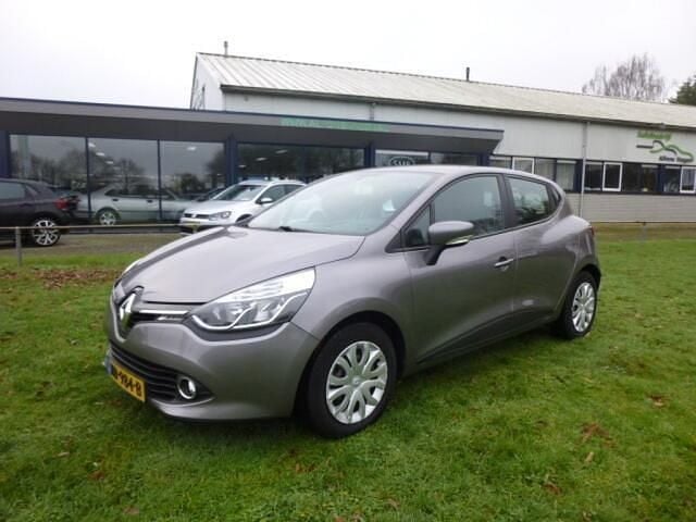 Grijs (metallic) Gebruikt 2014 Renault Clio IV Night&Day Hatchback | € 5.950 (Eerlijke prijs) - Afbeelding 1/4