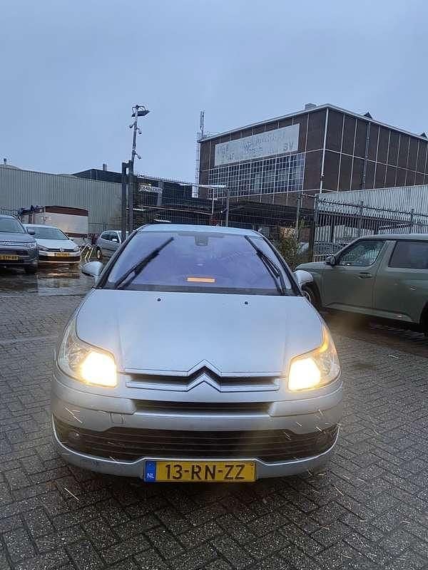 Grijs Occasion 2005 Citroën C4 Hatchback | € 1.799 (Eerlijke prijs) - Afbeelding 1/4