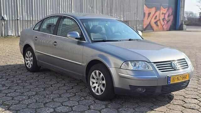 Occasion VW Passat 131 PK (96 kW) 2004 Grijs Sedan