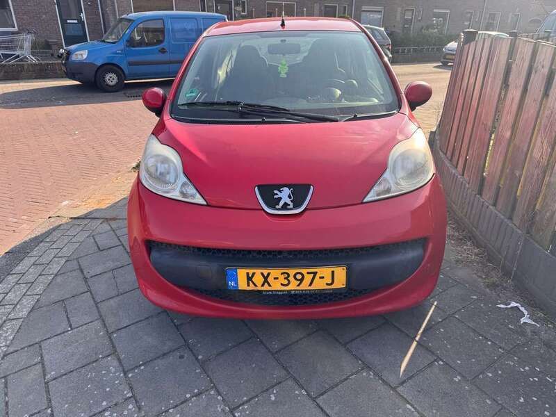 Rood Gebruikt 2006 Peugeot 107 Hatchback | € 800 (Goede deal) - Afbeelding 1/4