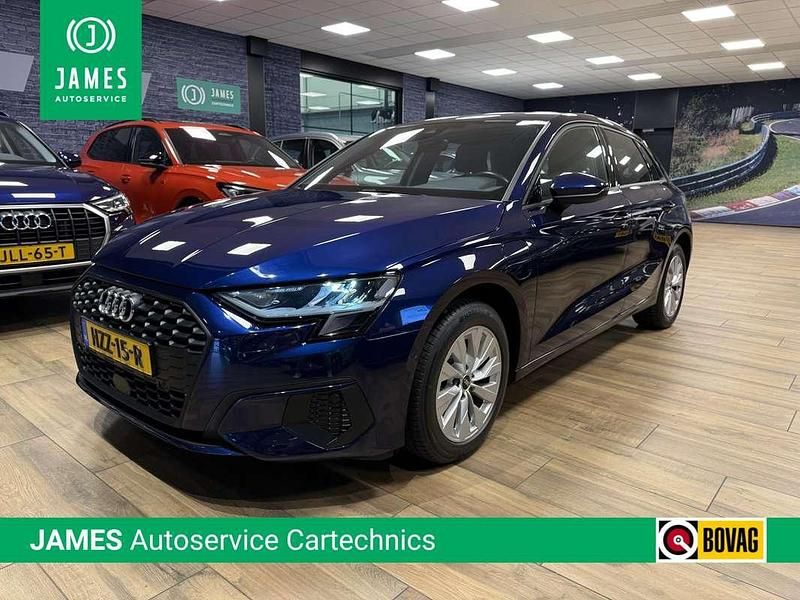 Blauw (metallic) Occasion 2022 Audi A3 Sportback e-tron Business Hatchback | € 22.950 (Super prijs) - Afbeelding 1/4