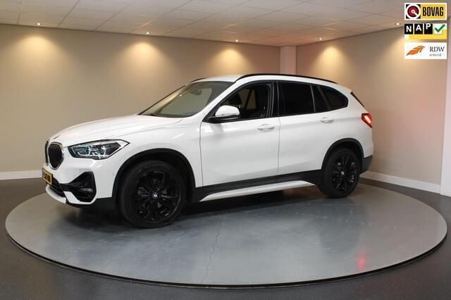 Wit Gebruikt 2020 BMW X1 Executive SUV | € 24.940 (Eerlijke prijs) - Afbeelding 1/4