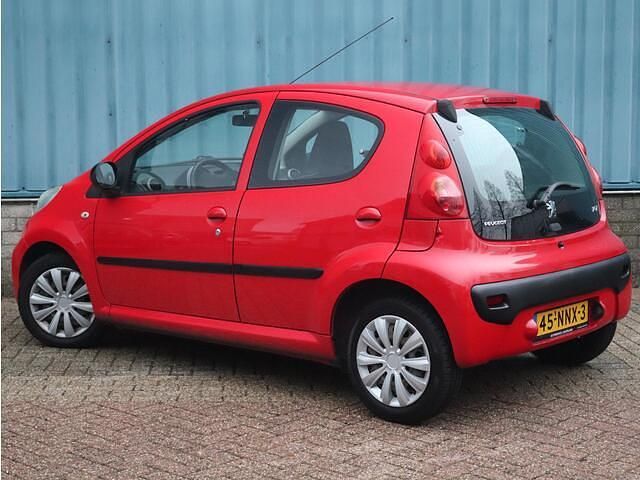 Occasion Peugeot 107 68 PK (50 kW) 2010 Rood Hatchback