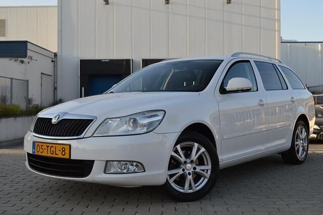 Occasion Skoda Octavia Elegance 122 PK (89 kW) 2012 Wit Stationwagen