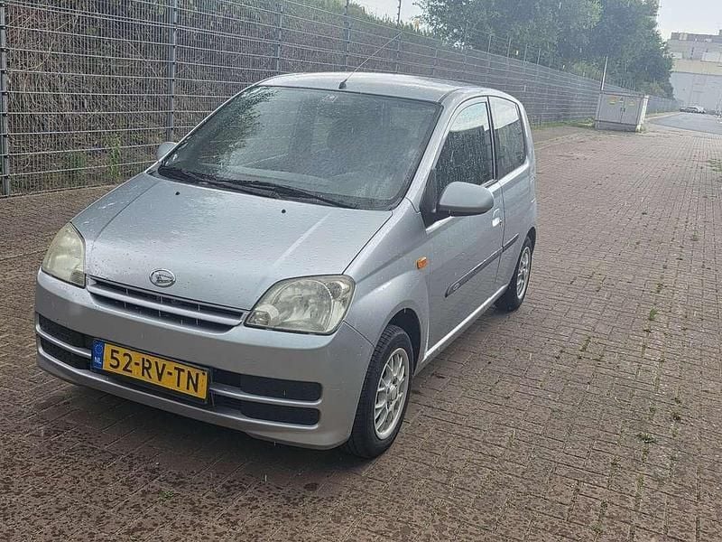 Zilver Gebruikt 2005 Daihatsu Cuore Hatchback | € 1.050 (Eerlijke prijs) - Afbeelding 1/4