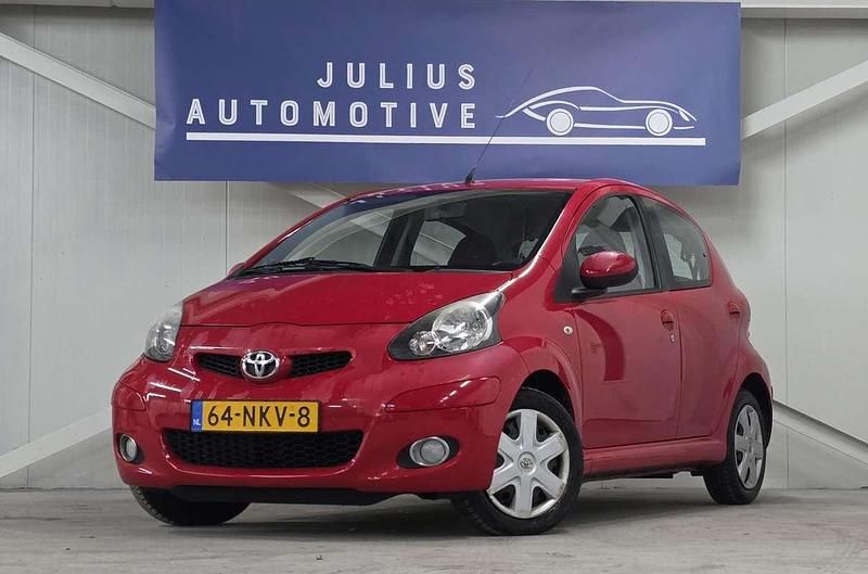 Rood Occasion 2010 Toyota Aygo Comfort Hatchback | € 2.493 (Goede deal) - Afbeelding 1/3