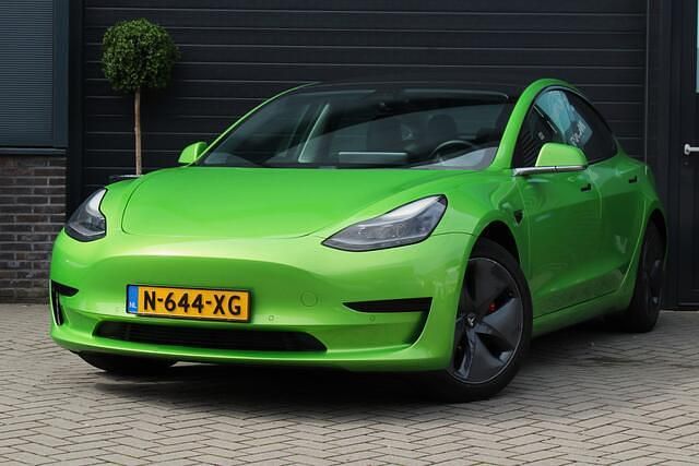 Rood Gebruikt 2020 Tesla Model 3 Standard Range Sedan | € 19.995 (Goede deal) - Afbeelding 1/4