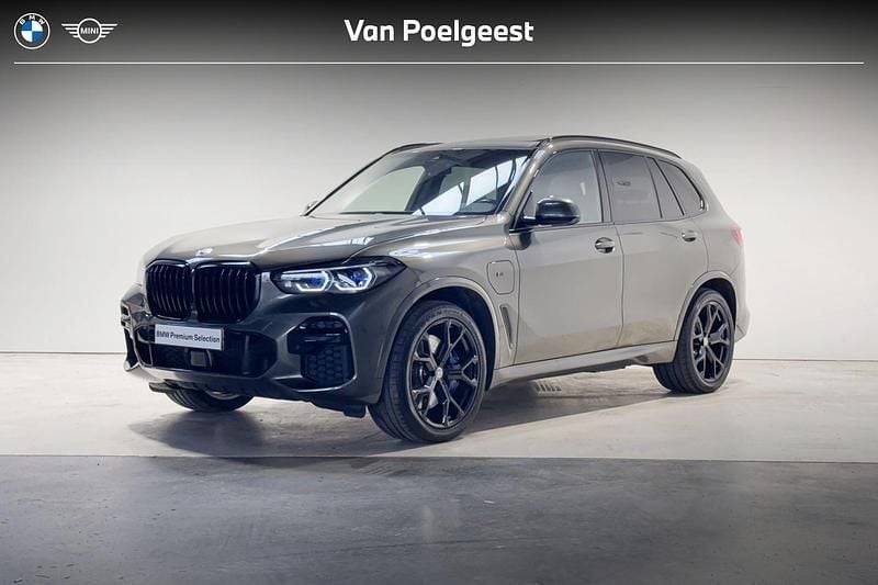 Manhattan metallic (c3d) (groen metallic) Gebruikt 2022 BMW X5 Executive SUV | € 66.895 (Goede deal) - Afbeelding 1/4