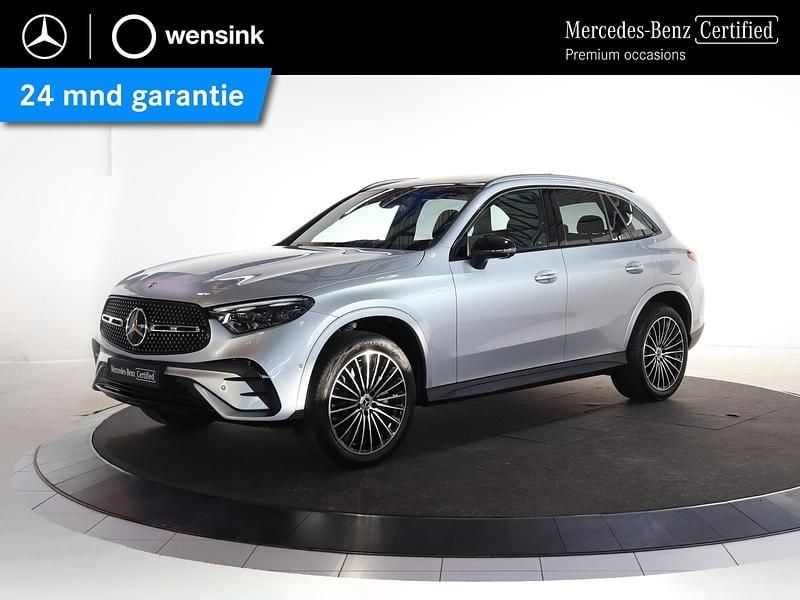 Grijs (metallic) Occasion 2025 Mercedes GLC300e Sport Edition SUV | € 71.850 (Super prijs) - Afbeelding 1/4