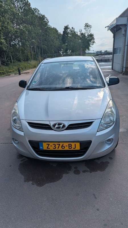 Zilver Gebruikt 2009 Hyundai i20 Dynamiq Hatchback | € 3.500 (Goede deal) - Afbeelding 1/4