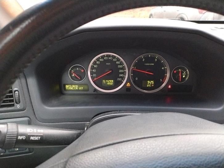 Gebruikt 2005 Volvo V70 Stationwagen | € 500 (Goede deal) - Afbeelding 1/4