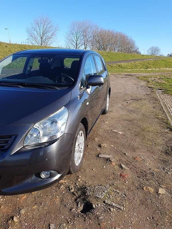 Grijs Occasion 2011 Toyota Verso Executive MPV | € 7.200 (Eerlijke prijs) - Afbeelding 1/4